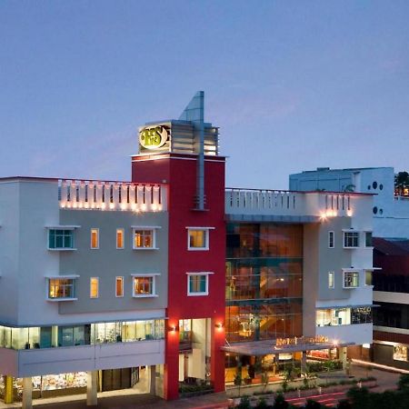 Hotel Santika 坤甸 外观 照片