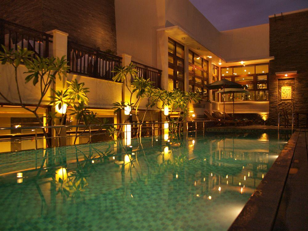 Hotel Santika 坤甸 外观 照片