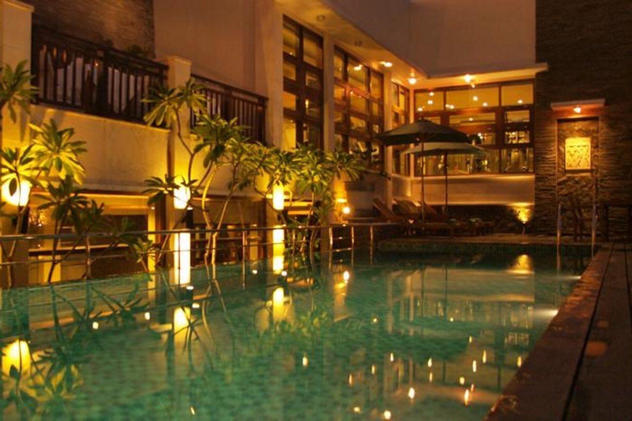 Hotel Santika 坤甸 外观 照片